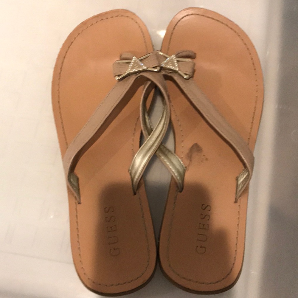 guess flip flops size 8